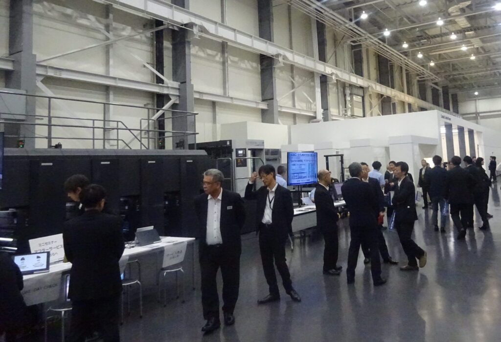 KOMORI　特別内覧会でトレーディングカード＆パッケージ印刷の高生産・高付加価値化を披露